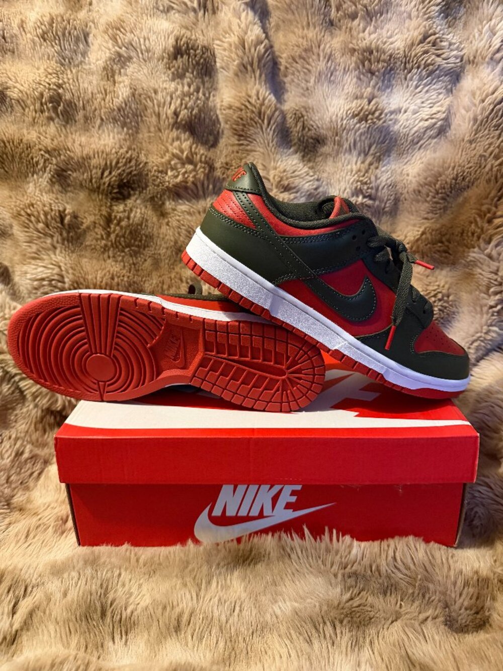 Nike Dunk Low / Dunk Low silhouette.